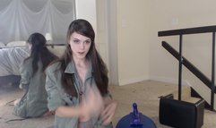 Girl squirts while riding a sybian
