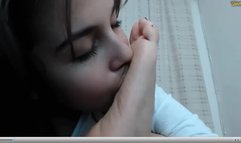 H0NEYC0RNETT Sucking her Sexy Feet in Chaturbate (self Toes Sucking)