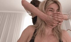 A visit to the wrong house: a big mistake for Valerie ( SMOTHER )