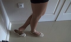 rub your tired feet when entering the house mp