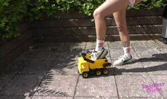 Sneaker-Girl Doro - Old Toy Car Crush