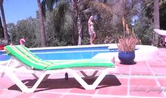Horny Blonde MILF Lynna’s Poolside Pussy Play