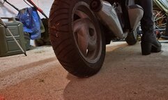 The stubborn stalling scooter drives Melanija mad