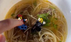 Gigantes Emma eats soup with a drink and eats little people with burps