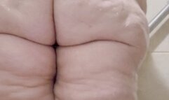 SSBBW shower spread