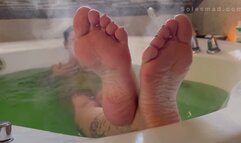 Goddess Solesmad nude in the bathtub