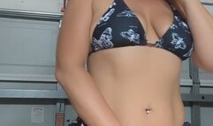 Cum encouragement by a squirting smoking goddess