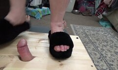 DEEP IMPRINTS FROM MY NEW FLUFFY BLACK PLATFORM SLIPPERS CAMERA 1