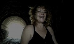 THIS HOUSEWIFE ON VACATION LEAVES HER FRIENDS TO GO FUCKING A STRANGER IN THE OUTDOORS