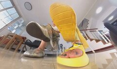 The new Giantess crushed the Dwarves for the first time