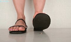 GILF worn sandals crush! - MP4
