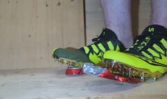 Saucony Showdown 4 piecing Cola cans