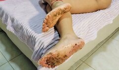 The soles of the beautiful Cintia very dirty everywhere (55)