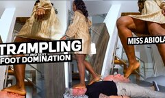 Today I'm going to trample on my white foot rat ( Trampling Session with Miss Abiola ) - FULL HD MP4