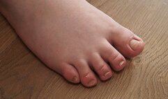 My Wide Feet Size 40: Worshiping Short Toes and Bare Nails