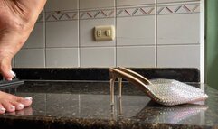 Great giganta crushes you and tramples with its heels and soils (6)