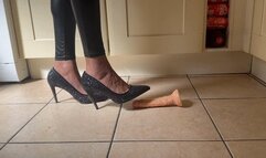 Dildo high heel and bare foot crush