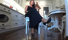 Dangling and toetopping in black leather shoes M a