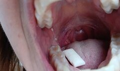 Lania te habla y te encoge poco a poco y te compara con un chicle (ESP)