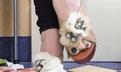 Italian former dancer - mussels crush fetish inshoe under heavy feet 80 kg girl