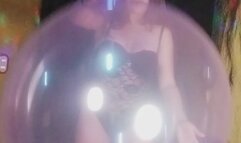 I'm Carmen and sometimes I don't like to pop balloons???? just to play with them and enjoy them afterwards