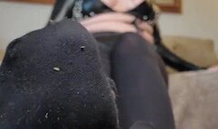 Princess Diss takes off heels to tease you with sweaty nylon pantyhose tights