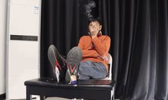 GIANTESS the dwarf at the foot of Henry the giant