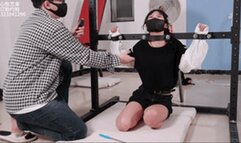 xy182-Sexy Chinese girl is tied to the iron frame by her boyfriend and tickled