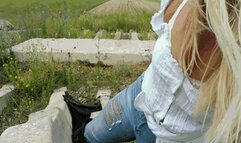 Stuck leg between AVI (1920x1080) FHD