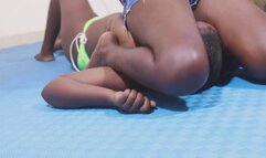 TOPLESS FACESITTING BRI VS PIXIE