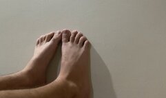 feet 07446889