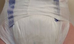 Pinkie wets the front of her diaper