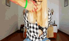 Girls sneeze using pepper WMV (1920x1080) FHD