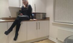 Sweaty Foot Worship 1 (MOV)