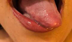 SLOW LICKS | TONGUE PRESENTING | Laura