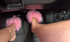 I press the pedals Honda in pink high heels