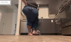 Stepmom Nicole Itchy Feet in kitchen