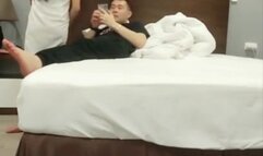 大奶兼职女好开放了，先沙发上自摸诱惑，床上淫语不断。