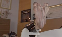 Lick Feet Of Catwoman Amber - Part 1 - 4096x2304