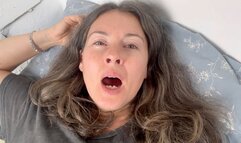 her wide yawwing so sexy mov