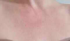 MissUnderToes collarbone is exposed for you