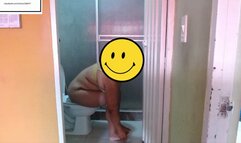 Brig_Sexi_Hot sneaks in bathroom to itch those feet again