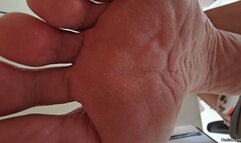 Unaware Giantess Working on Laptop Barefoot Pt 18