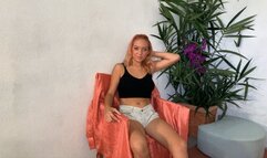 Monique arrested into her apartament