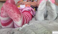 Mila1 Mom and Mila1_Fox Socked feet itch