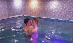 Teenage twinks Matty and Aiden blowjob in the swimming pool