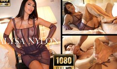 ALYSA EN COMBINAISON ET GANTS EN NYLON S AMUSE AVEC SON AMANT A DES JEUX SEXUEL ET PERVERS full hd