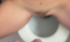 A friend just pee on my pussy!!!