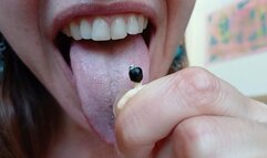 Lania parla amb el seu mini esclau i li diu que viurà a la seva boca per sempre