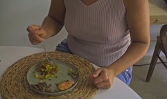 Eating in a low rise jeans